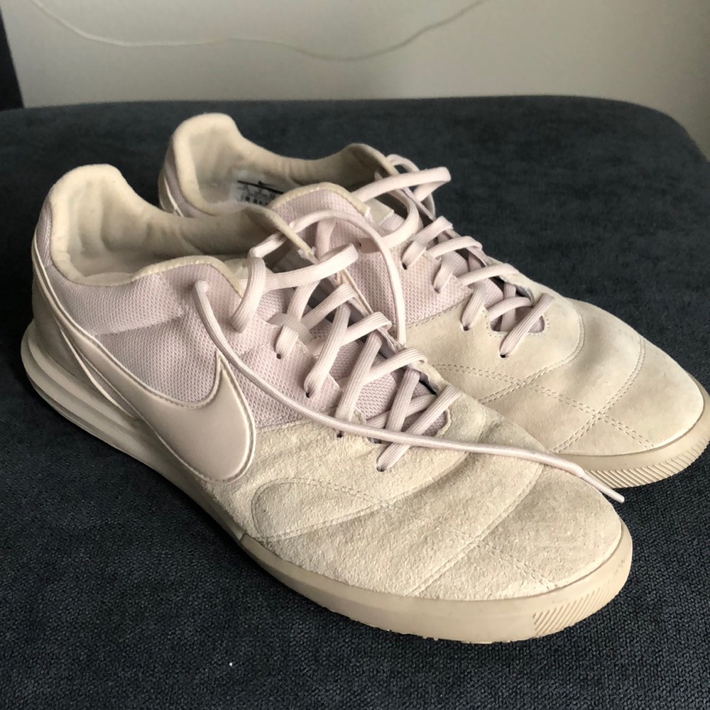 Nike tiempo indoor soccer shoe